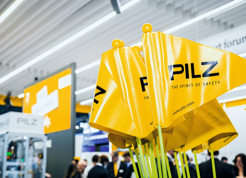 Pilz au SPS Smart Production Solutions 2023 – Coup d’œil sur la nouvelle ordonnance Machines – Sécurité & sûreté en phase de transformation